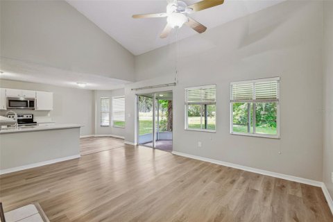 House in Tampa, Florida 4 bedrooms, 215.25 sq.m. № 2390973 - photo 14