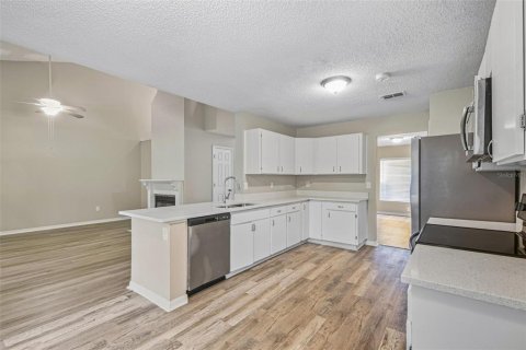 House in Tampa, Florida 4 bedrooms, 215.25 sq.m. № 2390973 - photo 17