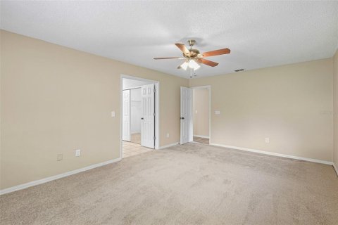 House in Tampa, Florida 4 bedrooms, 215.25 sq.m. № 2390973 - photo 29