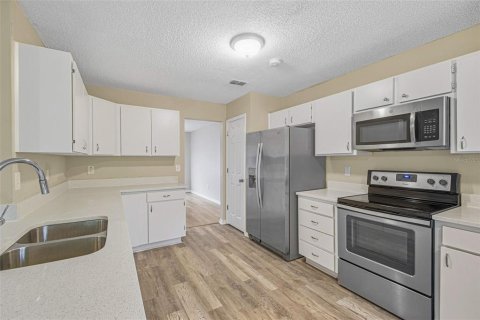 House in Tampa, Florida 4 bedrooms, 215.25 sq.m. № 2390973 - photo 18