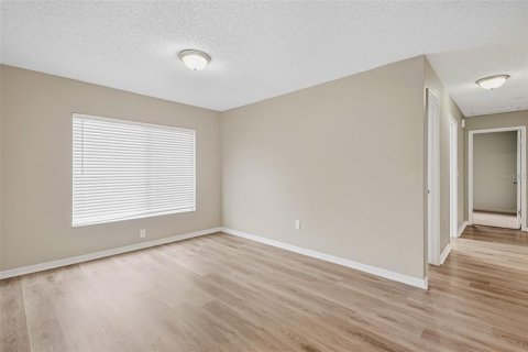 House in Tampa, Florida 4 bedrooms, 215.25 sq.m. № 2390973 - photo 7