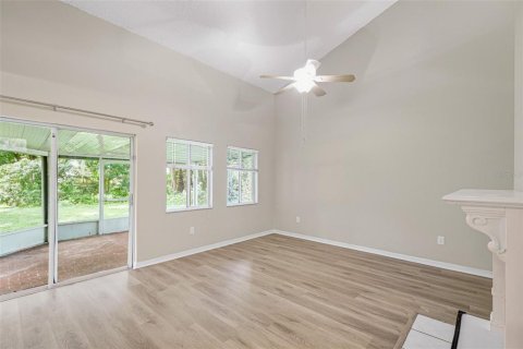 House in Tampa, Florida 4 bedrooms, 215.25 sq.m. № 2390973 - photo 10