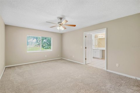 House in Tampa, Florida 4 bedrooms, 215.25 sq.m. № 2390973 - photo 27