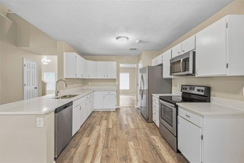 House in Tampa, Florida 4 bedrooms, 215.25 sq.m. № 2390973 - photo 16