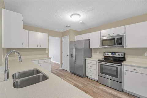 House in Tampa, Florida 4 bedrooms, 215.25 sq.m. № 2390973 - photo 15