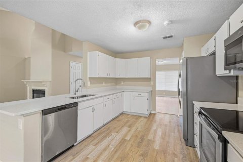 House in Tampa, Florida 4 bedrooms, 215.25 sq.m. № 2390973 - photo 19
