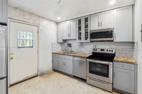 Casa en venta en Miami, Florida, 2 dormitorios, 85.28 m2 № 1953538 - foto 11