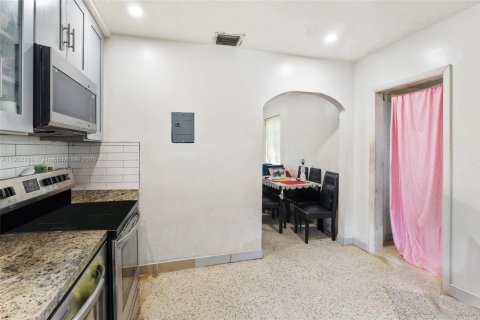 Casa en venta en Miami, Florida, 2 dormitorios, 85.28 m2 № 1953538 - foto 10