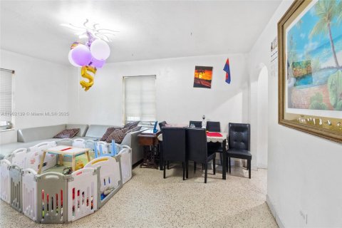 Casa en venta en Miami, Florida, 2 dormitorios, 85.28 m2 № 1953538 - foto 9