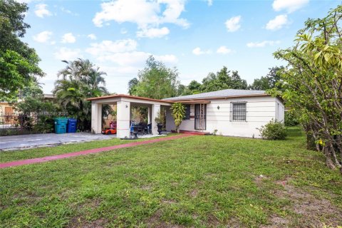 Casa en venta en Miami, Florida, 2 dormitorios, 85.28 m2 № 1953538 - foto 1
