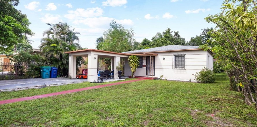Casa en Miami, Florida 2 dormitorios, 85.28 m2 № 1953538