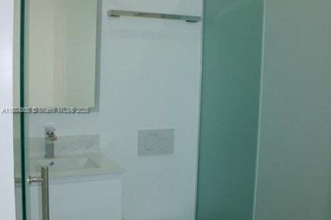 Immobilier commercial à louer à Miami, Floride: 1 chambre, 144.46 m2 № 1930361 - photo 4
