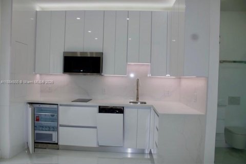 Immobilier commercial à louer à Miami, Floride: 1 chambre, 144.46 m2 № 1930361 - photo 3