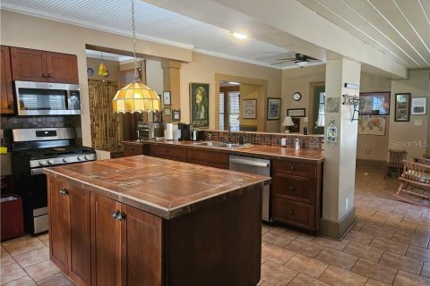 Casa en venta en Crystal River, Florida, 4 dormitorios, 277.87 m2 № 1744561 - foto 2