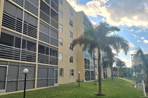 Condo in Dania Beach, Florida, 2 bedrooms  № 1994073 - photo 24