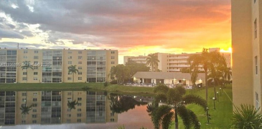 Condo in Dania Beach, Florida, 2 bedrooms  № 1994073