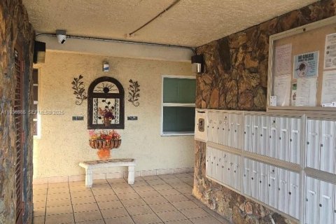 Condo in Dania Beach, Florida, 2 bedrooms  № 1994073 - photo 26