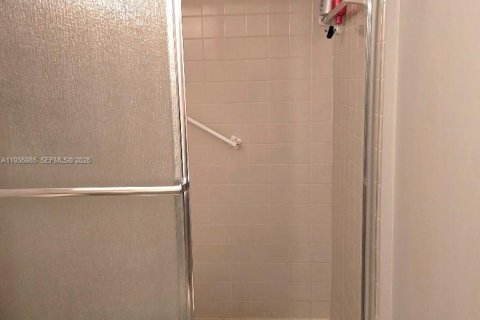 Condo in Dania Beach, Florida, 2 bedrooms  № 1994073 - photo 15
