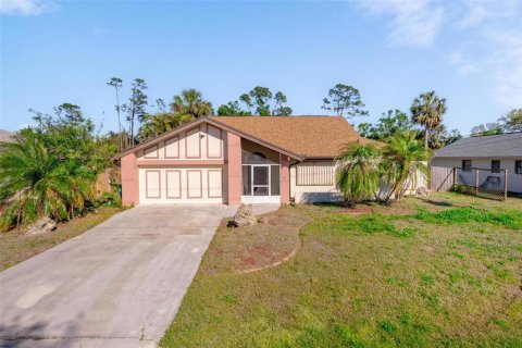 Villa ou maison à vendre à Port Charlotte, Floride: 3 chambres, 160.91 m2 № 2197081 - photo 2
