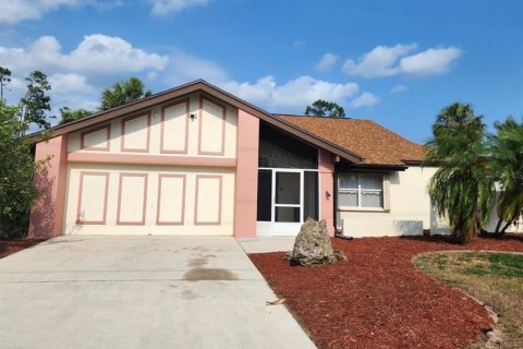 Villa ou maison à vendre à Port Charlotte, Floride: 3 chambres, 160.91 m2 № 2197081 - photo 12
