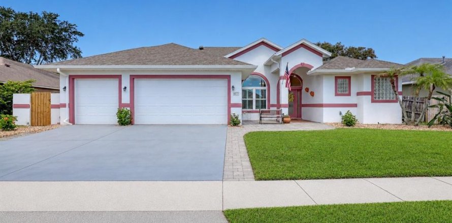 Casa en Titusville, Florida 3 dormitorios, 197.32 m2 № 2221003