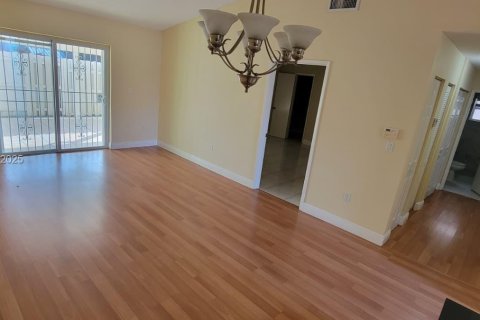 Casa en alquiler en Sweetwater, Florida, 3 dormitorios, 104.79 m2 № 1987463 - foto 6