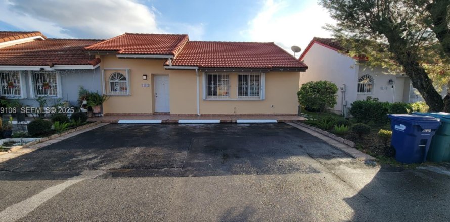 Casa en Sweetwater, Florida 3 dormitorios, 104.79 m2 № 1987463