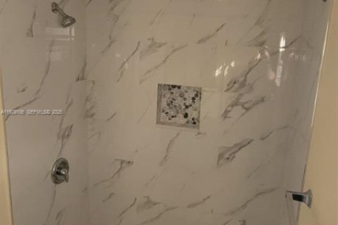 Casa en alquiler en Sweetwater, Florida, 3 dormitorios, 104.79 m2 № 1987463 - foto 20