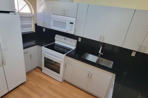 Casa en alquiler en Sweetwater, Florida, 3 dormitorios, 104.79 m2 № 1987463 - foto 8