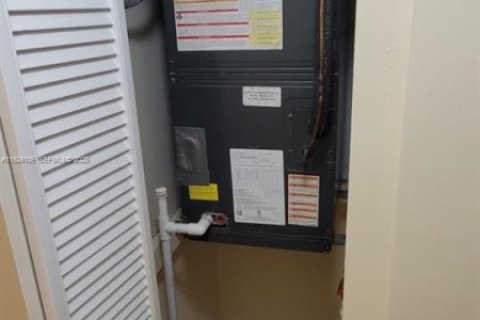 Casa en alquiler en Sweetwater, Florida, 3 dormitorios, 104.79 m2 № 1987463 - foto 12