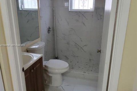 Casa en alquiler en Sweetwater, Florida, 3 dormitorios, 104.79 m2 № 1987463 - foto 16