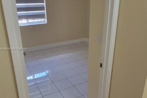 Casa en alquiler en Sweetwater, Florida, 3 dormitorios, 104.79 m2 № 1987463 - foto 25