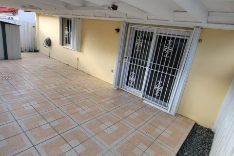 Casa en alquiler en Sweetwater, Florida, 3 dormitorios, 104.79 m2 № 1987463 - foto 28