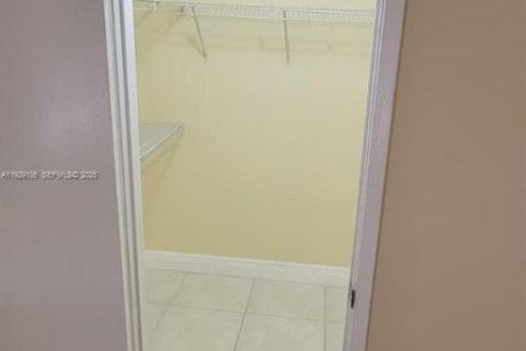 Casa en alquiler en Sweetwater, Florida, 3 dormitorios, 104.79 m2 № 1987463 - foto 15