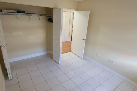 Casa en alquiler en Sweetwater, Florida, 3 dormitorios, 104.79 m2 № 1987463 - foto 17