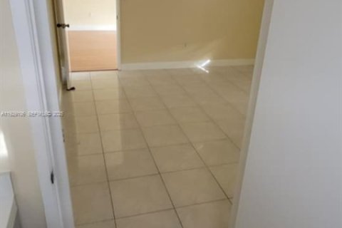 Casa en alquiler en Sweetwater, Florida, 3 dormitorios, 104.79 m2 № 1987463 - foto 27