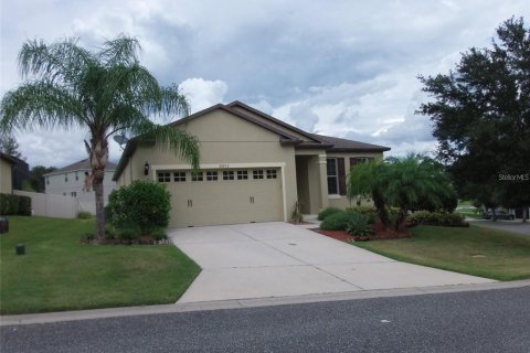 House in Mount Dora, Florida 3 bedrooms, 184.88 sq.m. № 1904457 - photo 1