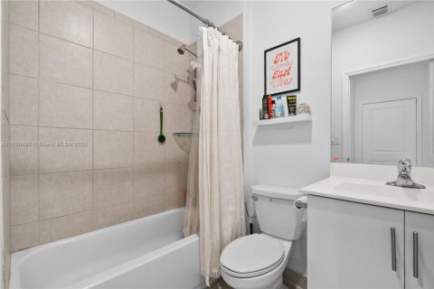 Casa en venta en Miami, Florida, 4 dormitorios, 176.89 m2 № 1936159 - foto 24