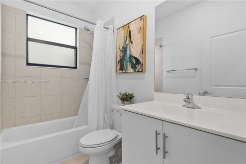 Casa en venta en Miami, Florida, 4 dormitorios, 176.89 m2 № 1936159 - foto 19