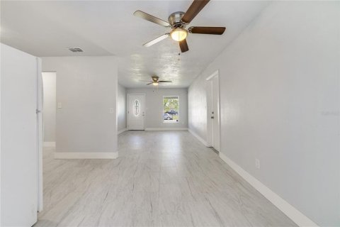 House in Orlando, Florida 3 bedrooms, 96.62 sq.m. № 1883923 - photo 8