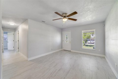 House in Orlando, Florida 3 bedrooms, 96.62 sq.m. № 1883923 - photo 9