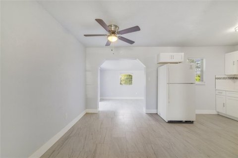 House in Orlando, Florida 3 bedrooms, 96.62 sq.m. № 1883923 - photo 10