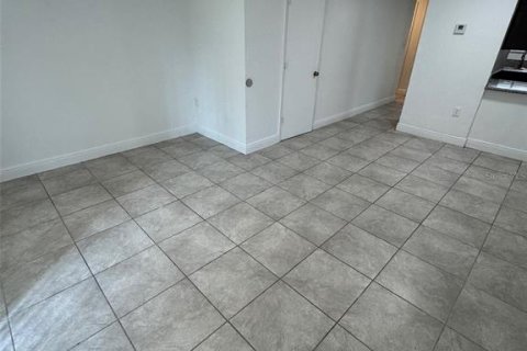 Townhouse in Leesburg, Florida 2 bedrooms, 87.14 sq.m. № 2210742 - photo 7