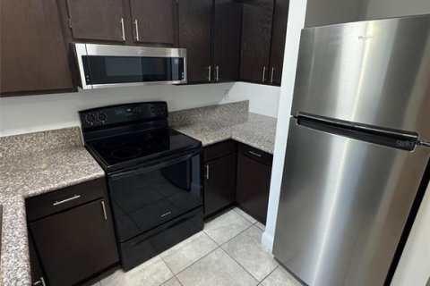 Townhouse in Leesburg, Florida 2 bedrooms, 87.14 sq.m. № 2210742 - photo 5