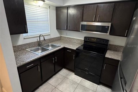 Townhouse in Leesburg, Florida 2 bedrooms, 87.14 sq.m. № 2210742 - photo 4