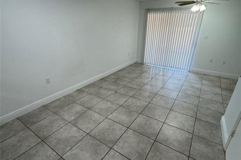 Townhouse in Leesburg, Florida 2 bedrooms, 87.14 sq.m. № 2210742 - photo 6