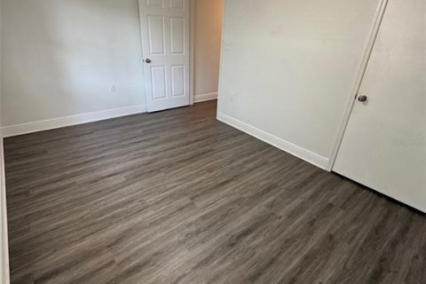 Townhouse in Leesburg, Florida 2 bedrooms, 87.14 sq.m. № 2210742 - photo 11