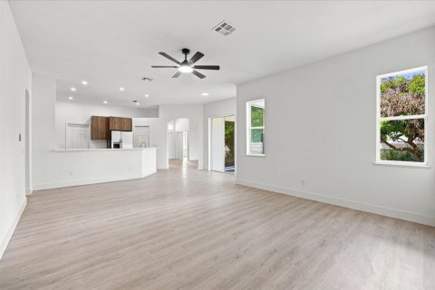 House in Port St. Lucie, Florida 5 bedrooms, 235.51 sq.m. № 2352727 - photo 15