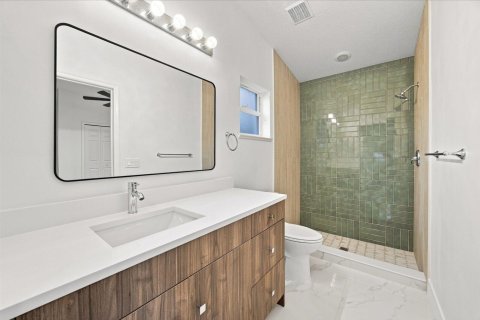 House in Port St. Lucie, Florida 5 bedrooms, 235.51 sq.m. № 2352727 - photo 3