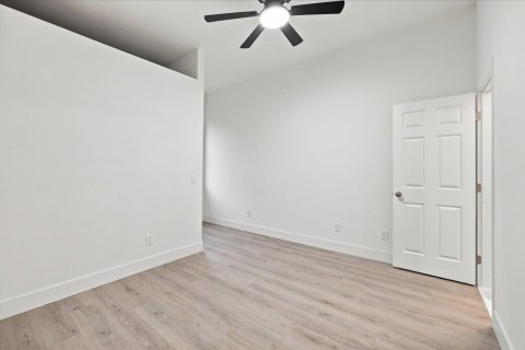 House in Port St. Lucie, Florida 5 bedrooms, 235.51 sq.m. № 2352727 - photo 26